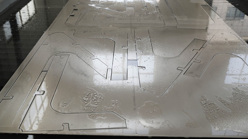 生產設備-數控激光切割車床